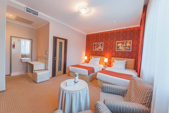 Room 19 of 48