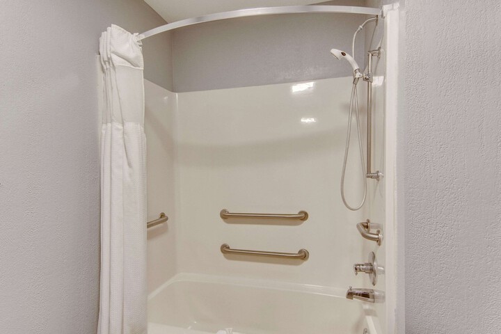 1 King Bed Accessible Upgrade (23 of 67)