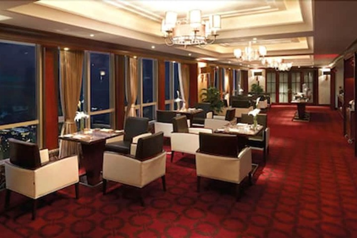 Lounge 29 of 36