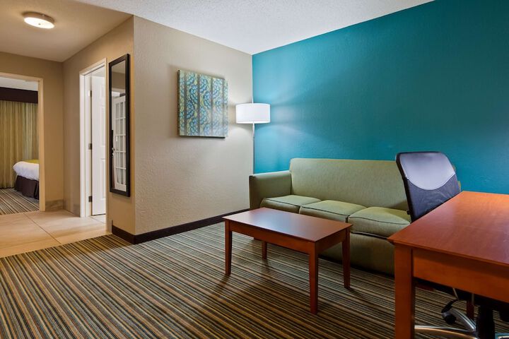 1 King Bed Microwave, Refrigerator High Speed Internet Accessible Full Breakfast (17 of 26)