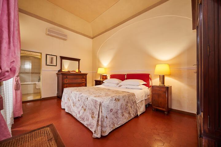 Room 3 of 78