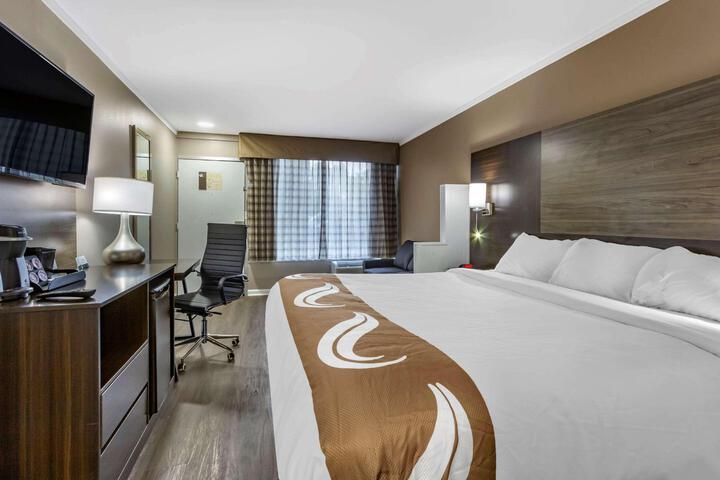 1 King Bed (8 of 13)
