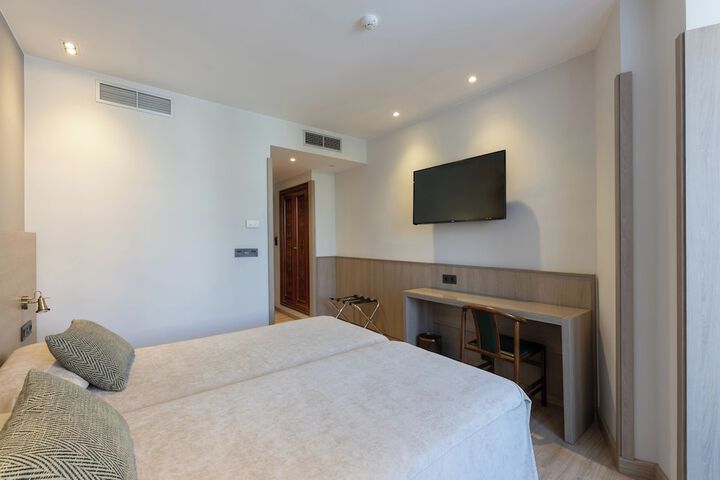Room 25 of 65