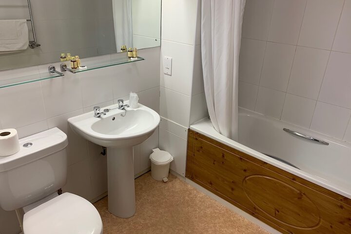 Room 17 of 27