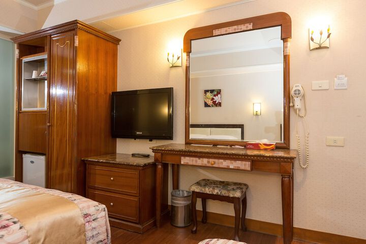 Room 8 of 40