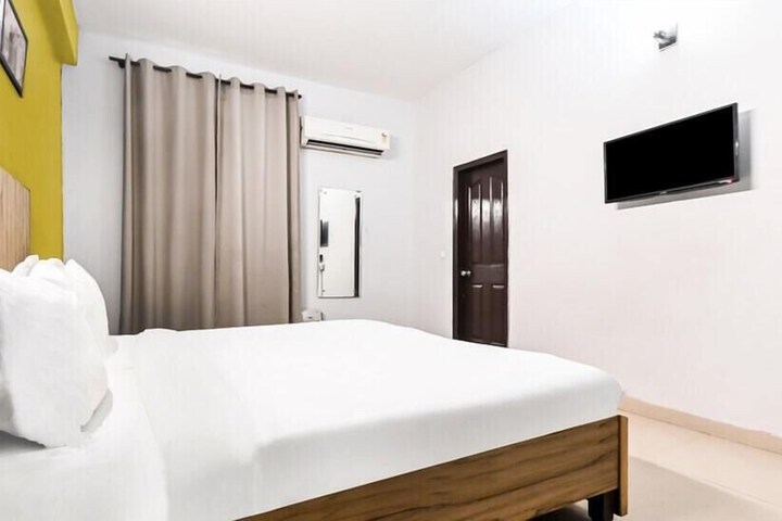 Room 10 of 25