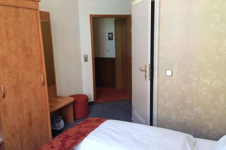 Room 17 of 61