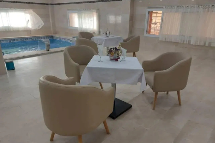 Dining 6 of 7