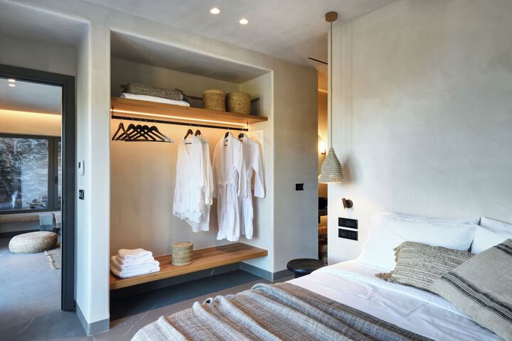 Room 10 of 38