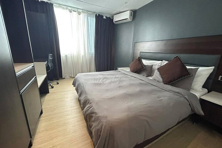 Room 25 of 127