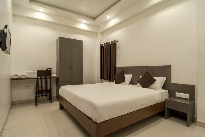Room 21 of 37