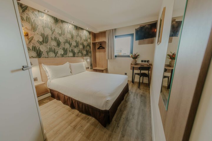 Room 32 of 84