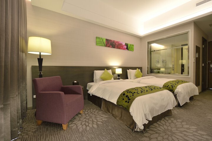 Room 9 of 50