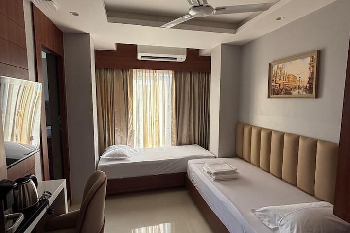 Room 5 of 34