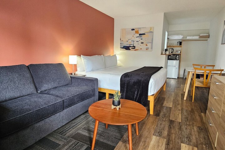 Room 12 of 87