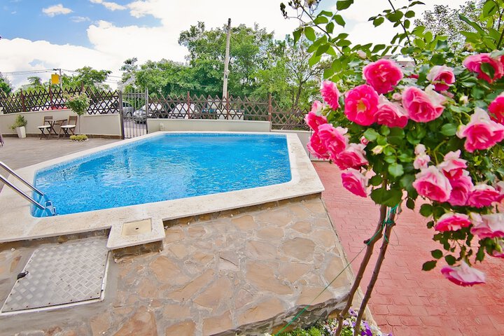 Pool 78 of 102