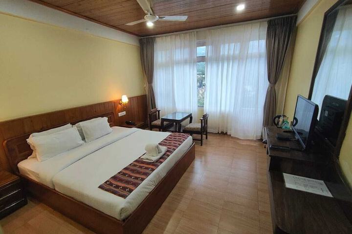 Room 4 of 17