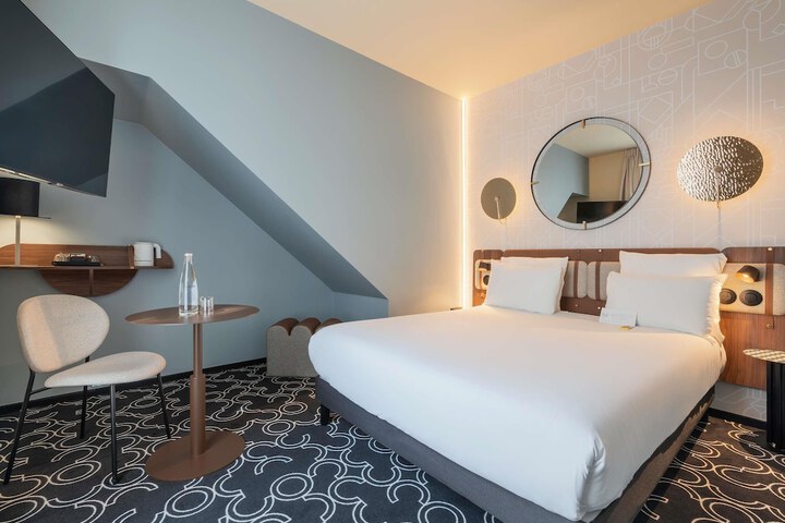 Room 14 of 80