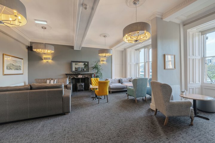 Lounge 50 of 58