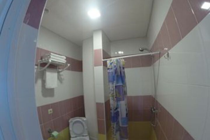 Room 14 of 176