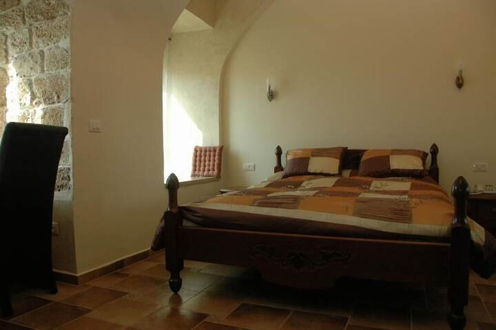 Room 7 of 27