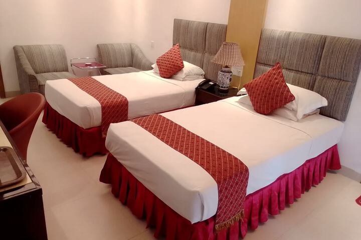 Room 32 of 59