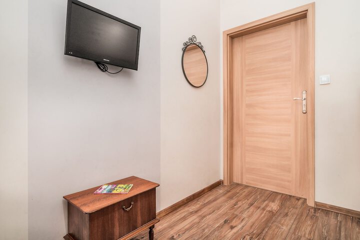Room 68 of 76
