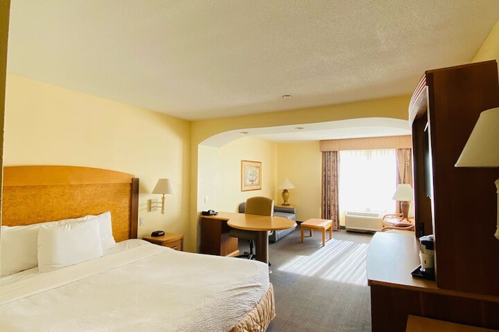 1 King Bed Deluxe Room (6 of 18)