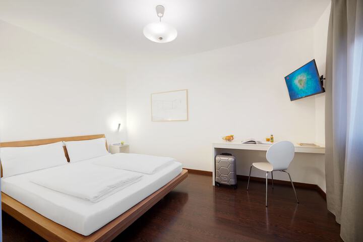 Room 17 of 28