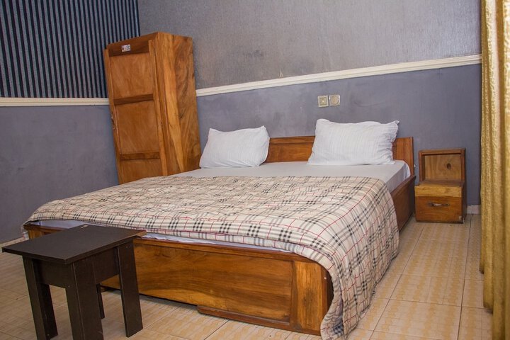 Room 9 of 36