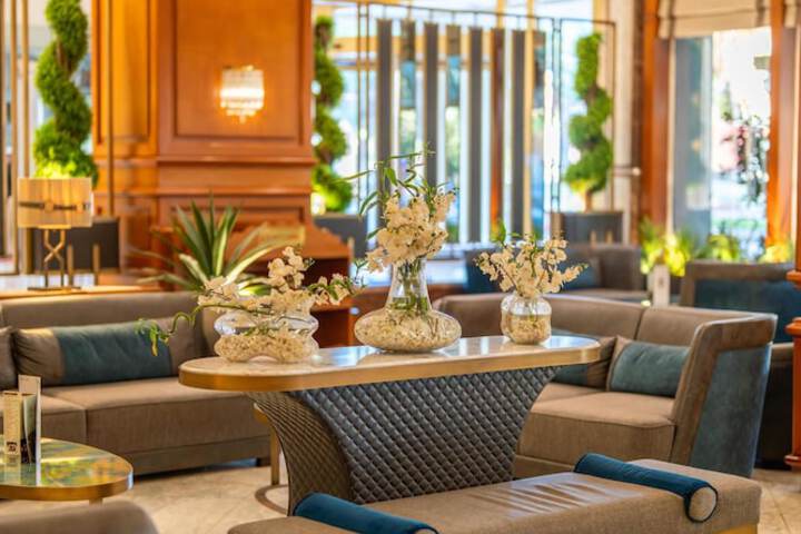 Entrance & Lobby