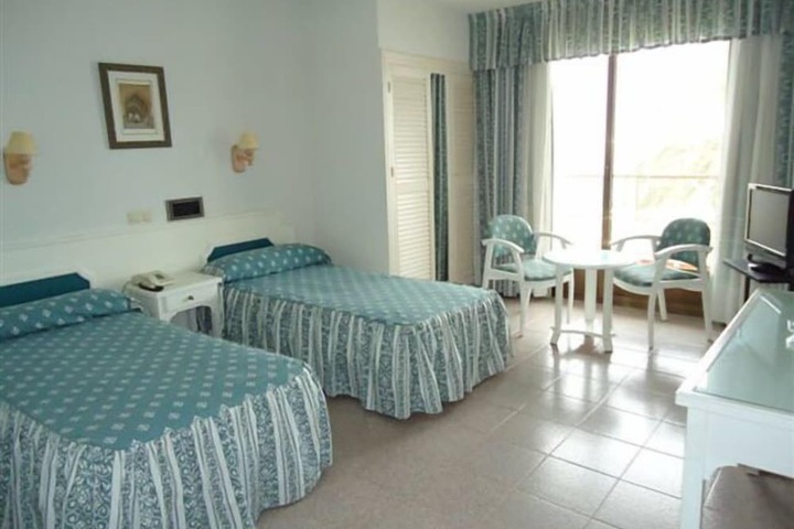 Room 7 of 34