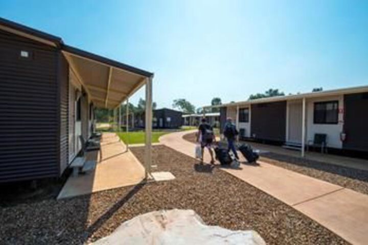 Hotel Exterior 7 of 16