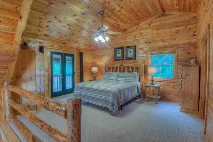 Room 4 of 17