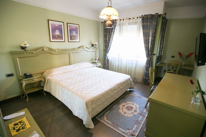 Room 9 of 52