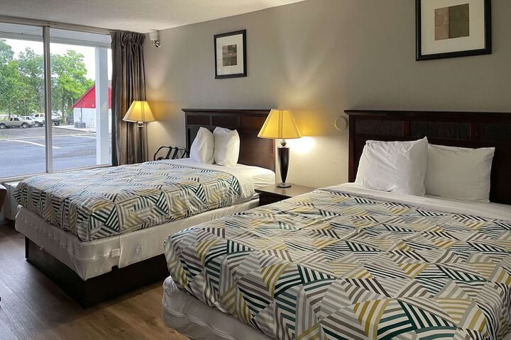 2 Queen Beds Micfridge (1 of 7)
