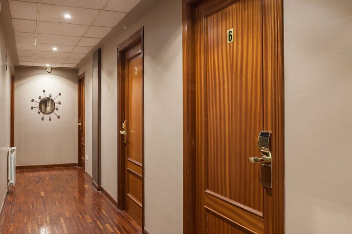 Room 46 of 76