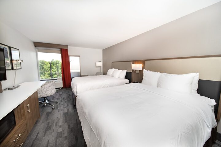 2 Queen Beds (4 of 18)