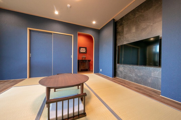 Room 8 of 27