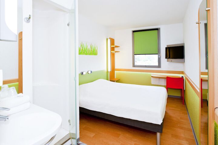 Room 25 of 39