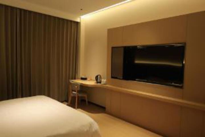 Room 19 of 19