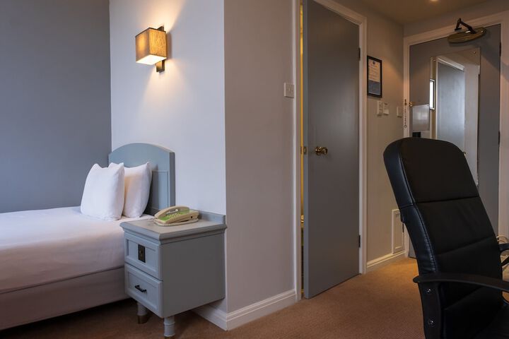 Room 12 of 82