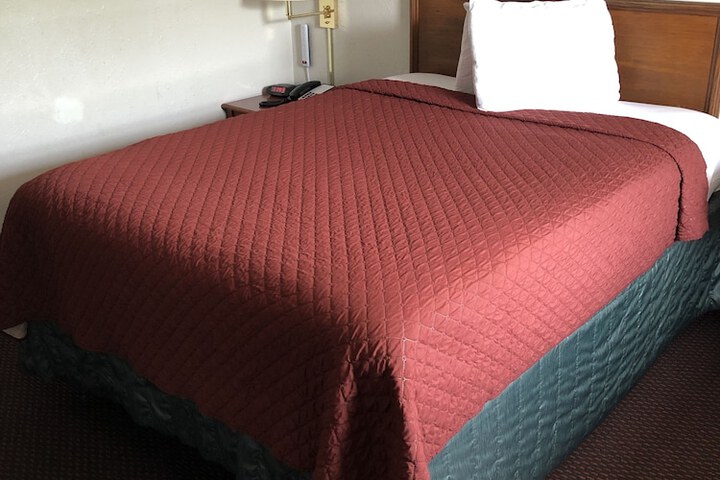 Standard Single Room 1 Queen Bed (5 of 9)