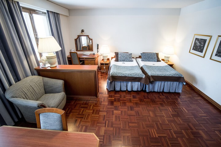 Room 11 of 51