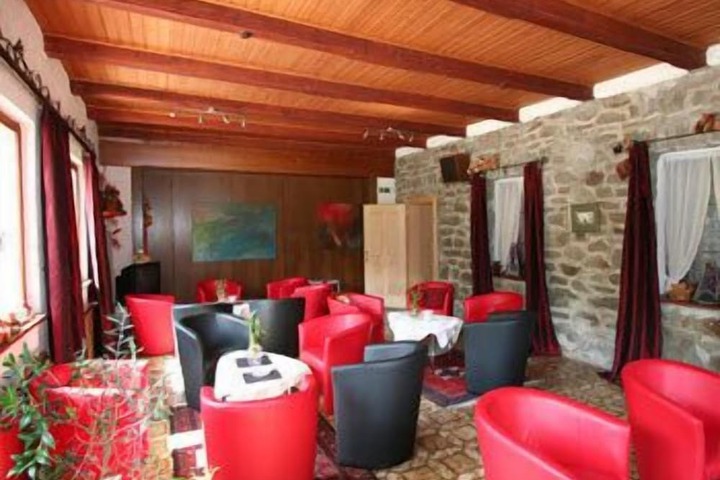 Dining 8 of 20