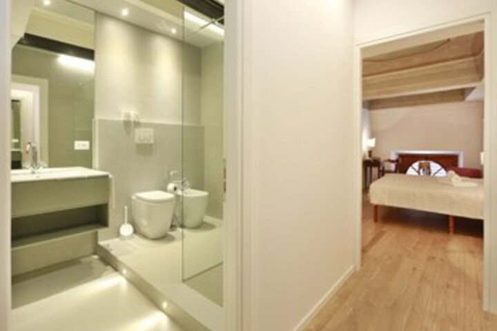 Room 2 of 23