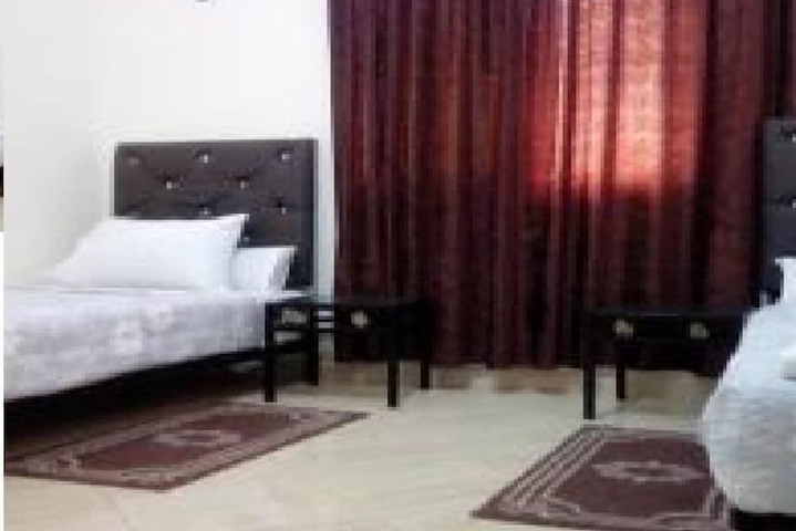 Room 4 of 7