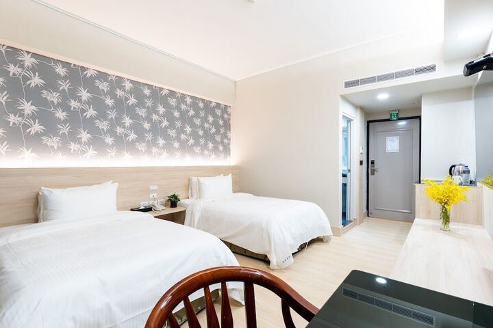 Room 12 of 21