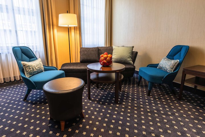 Lounge 65 of 121