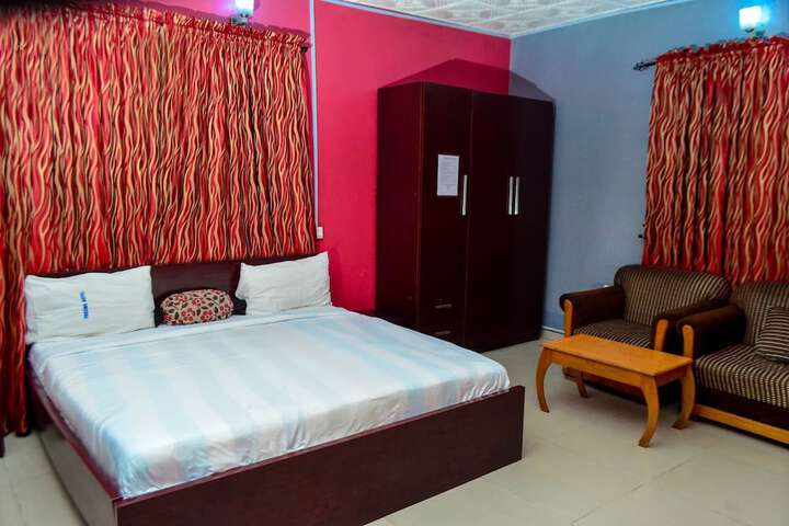 Room 8 of 17